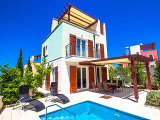 Villa Aura