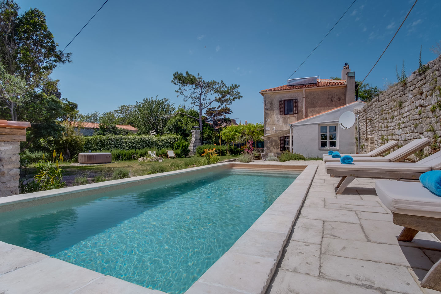 Villa Romance, Cres island