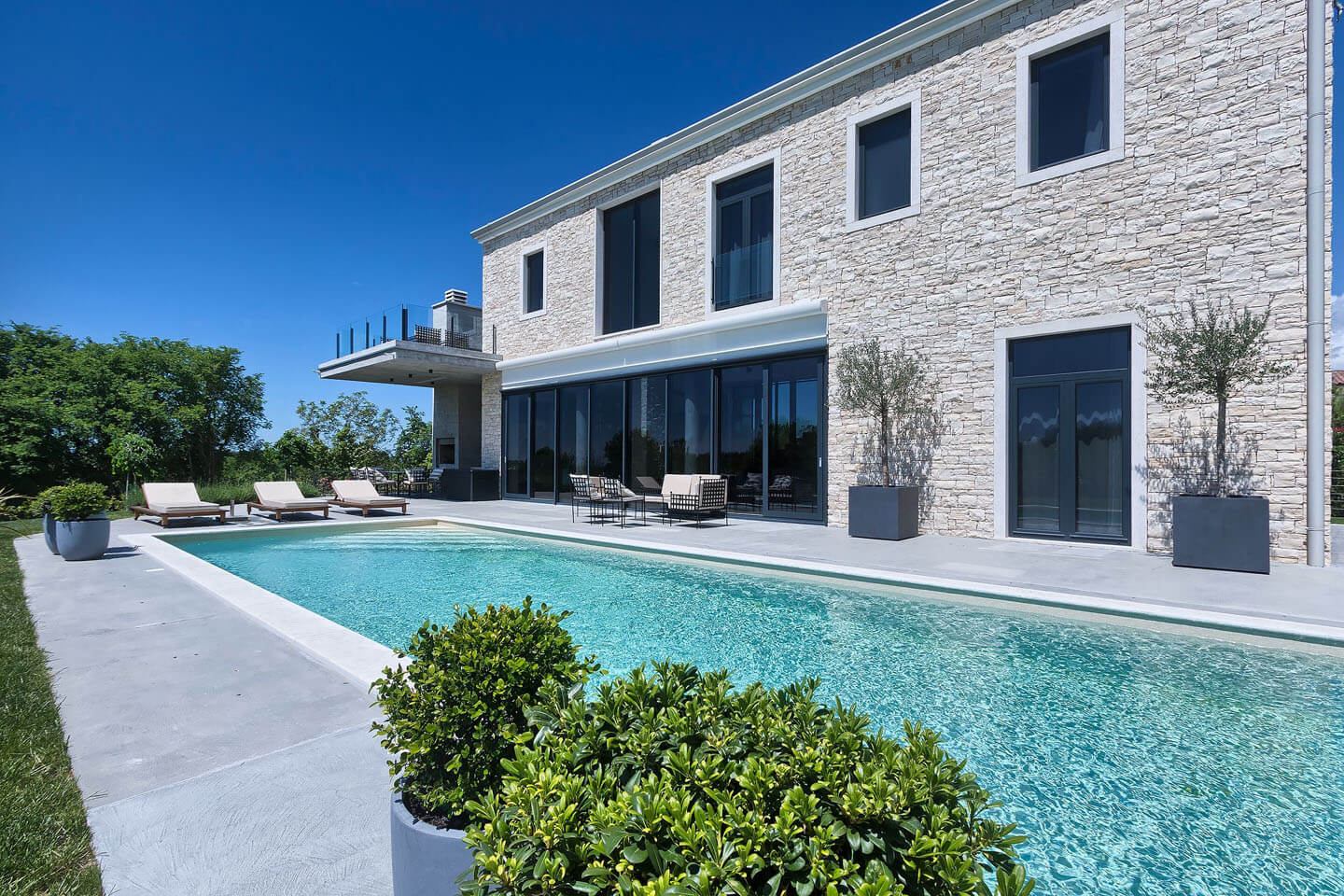Villa Valens Residence, Tinjan