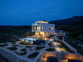 Villa Night Garden