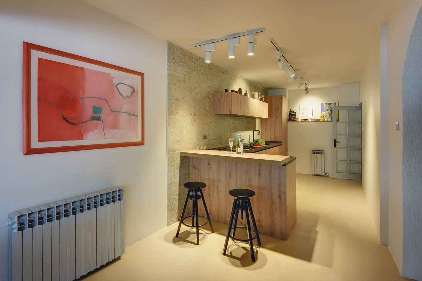Second kitchen with small breakfast bar