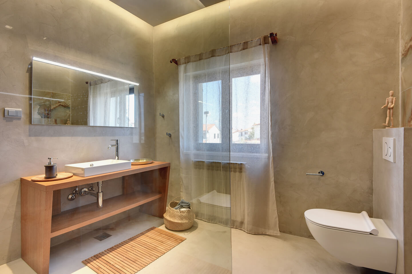 Spacious and beautifully finished bathroom
