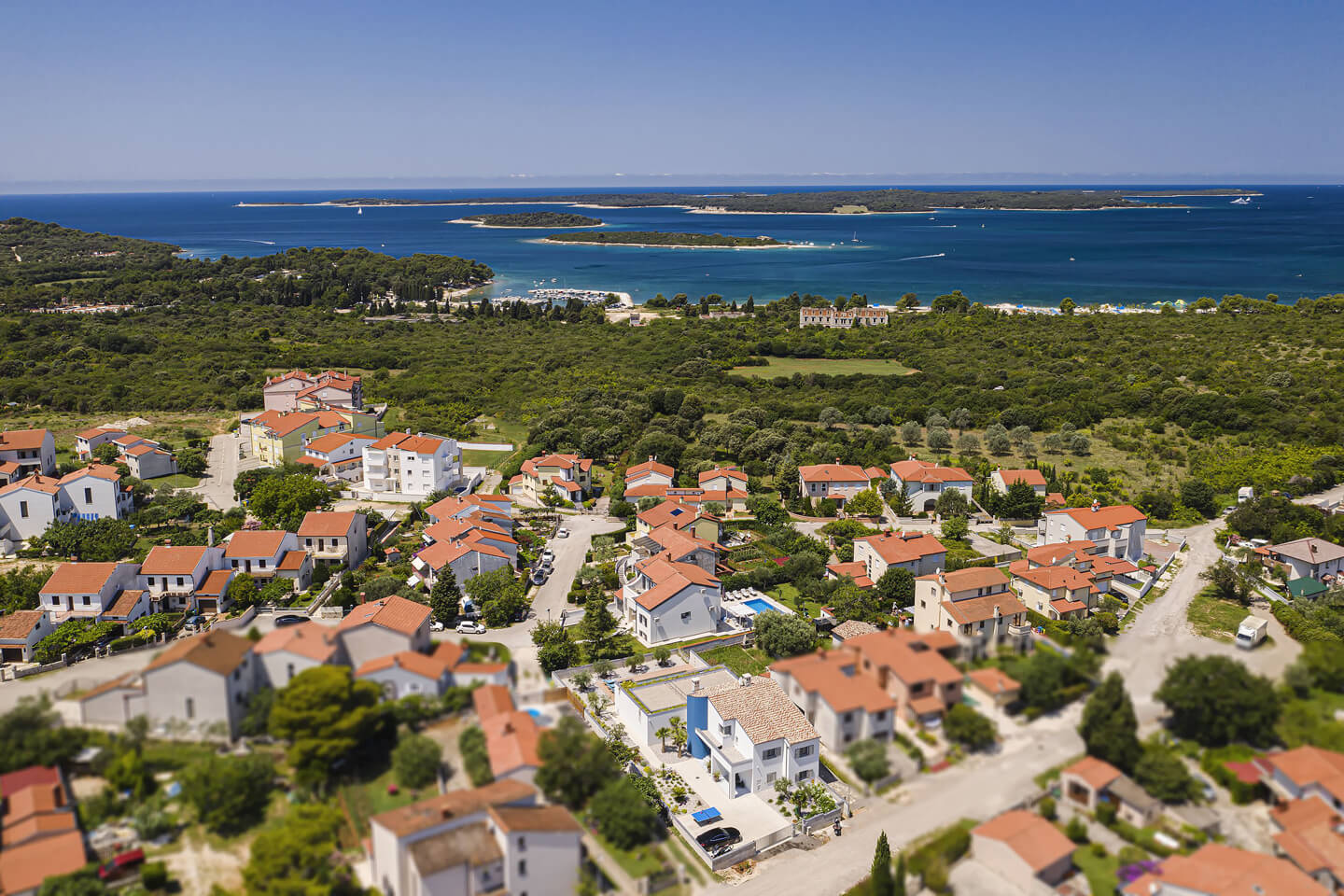 The villa is located just 1km from the sea