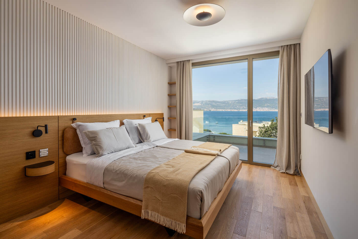 Bedroom with sea view