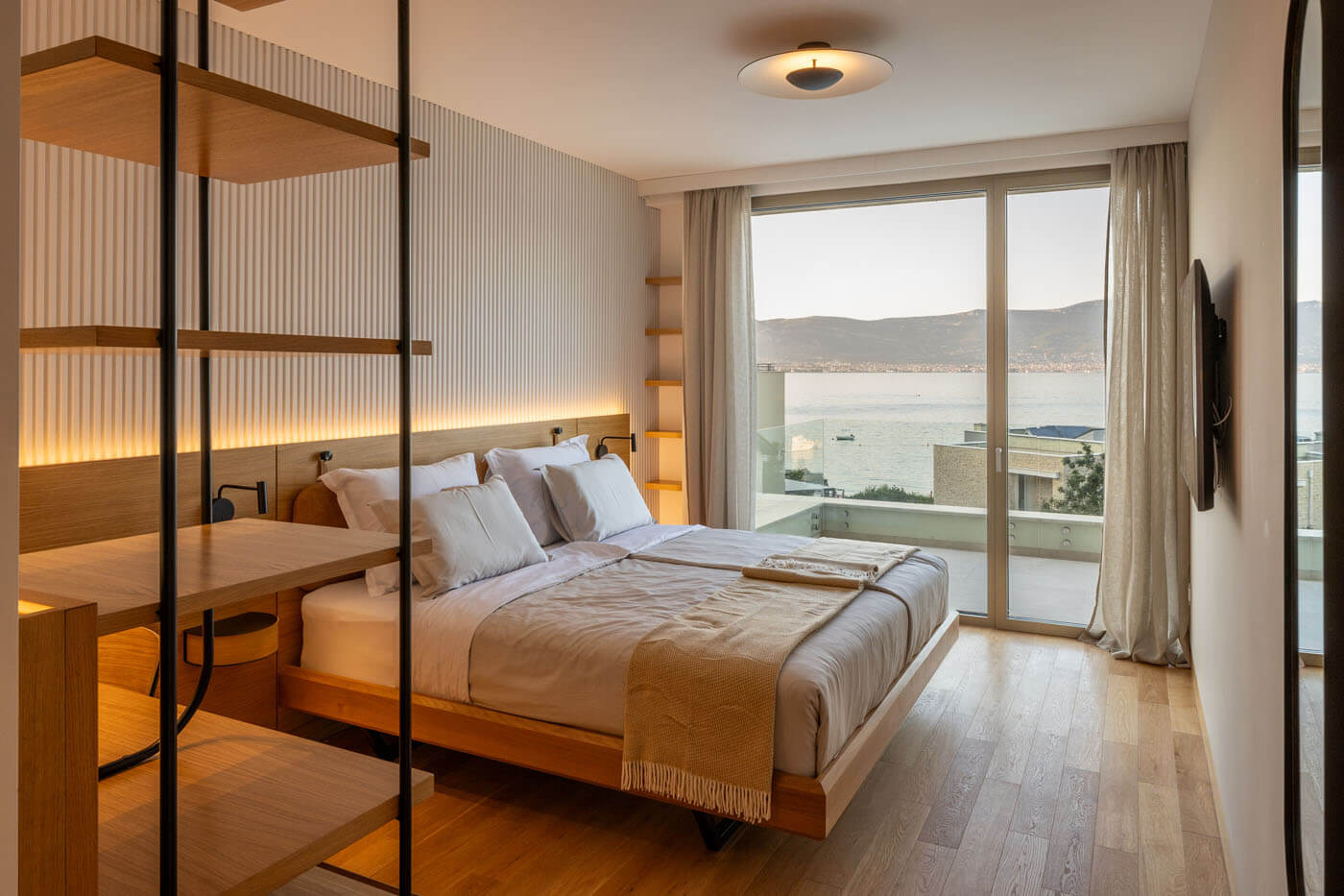 Double bedroom with balcony