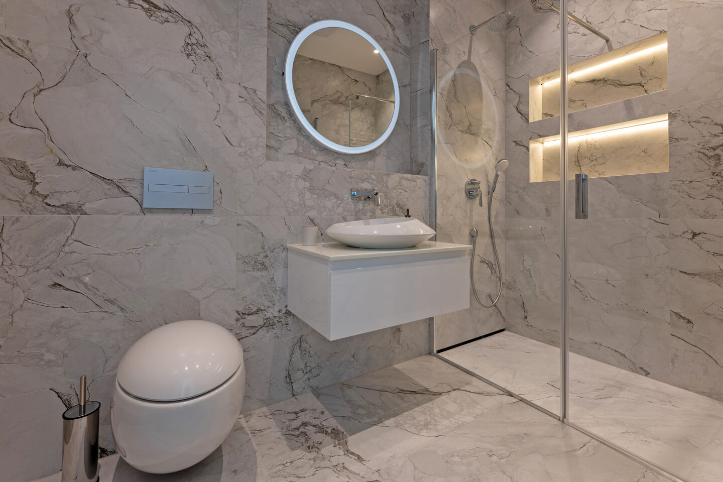 First floor bedroom 2 ensuite shower room