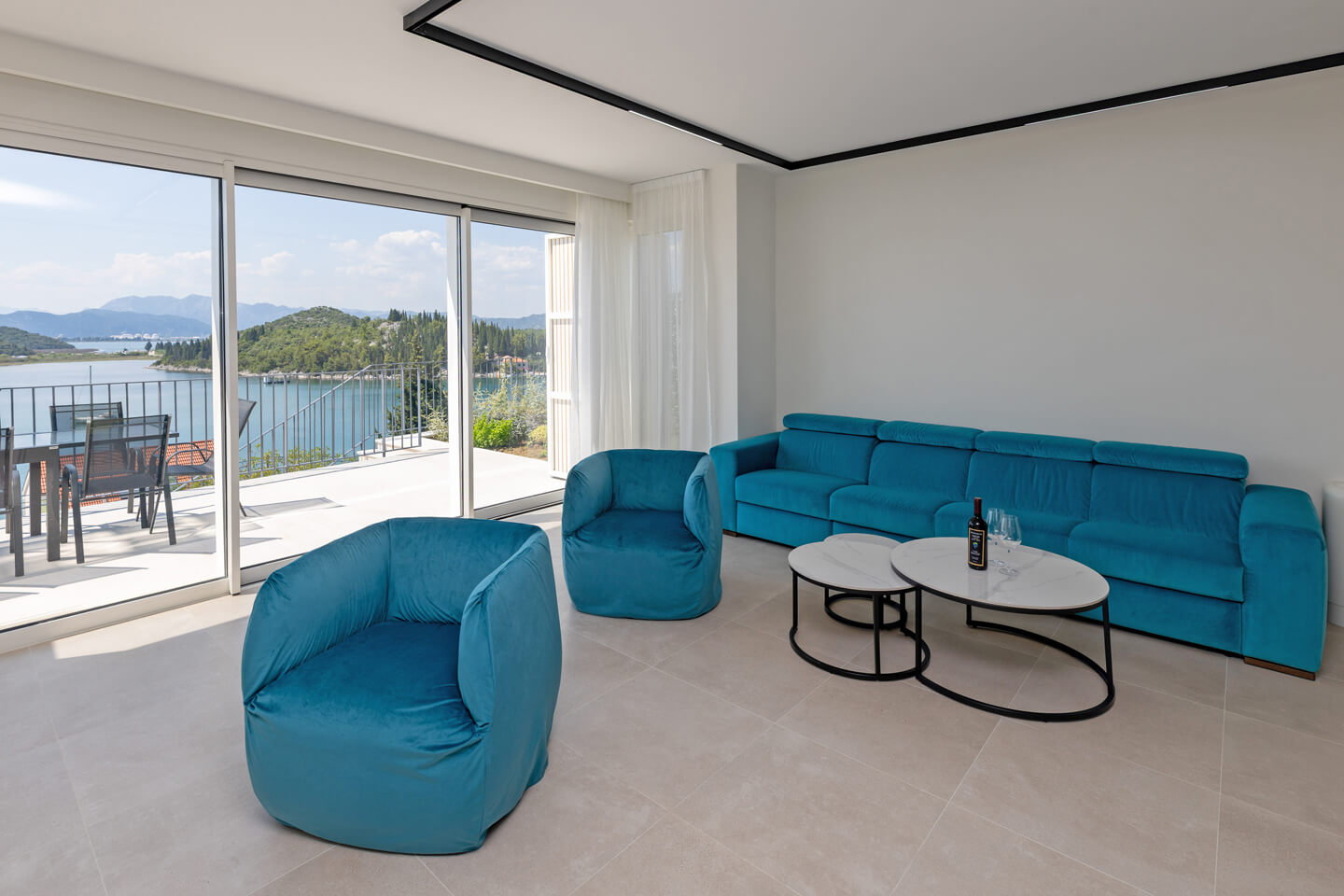 Ground floor living area with terrace and sea view
