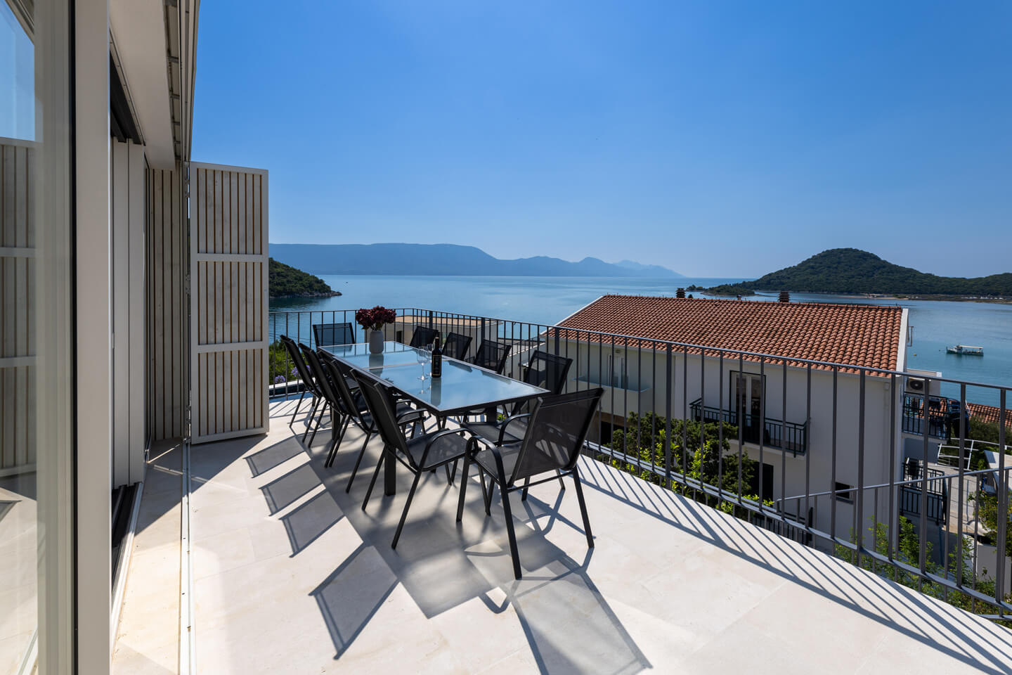 Ground floor terrace dining