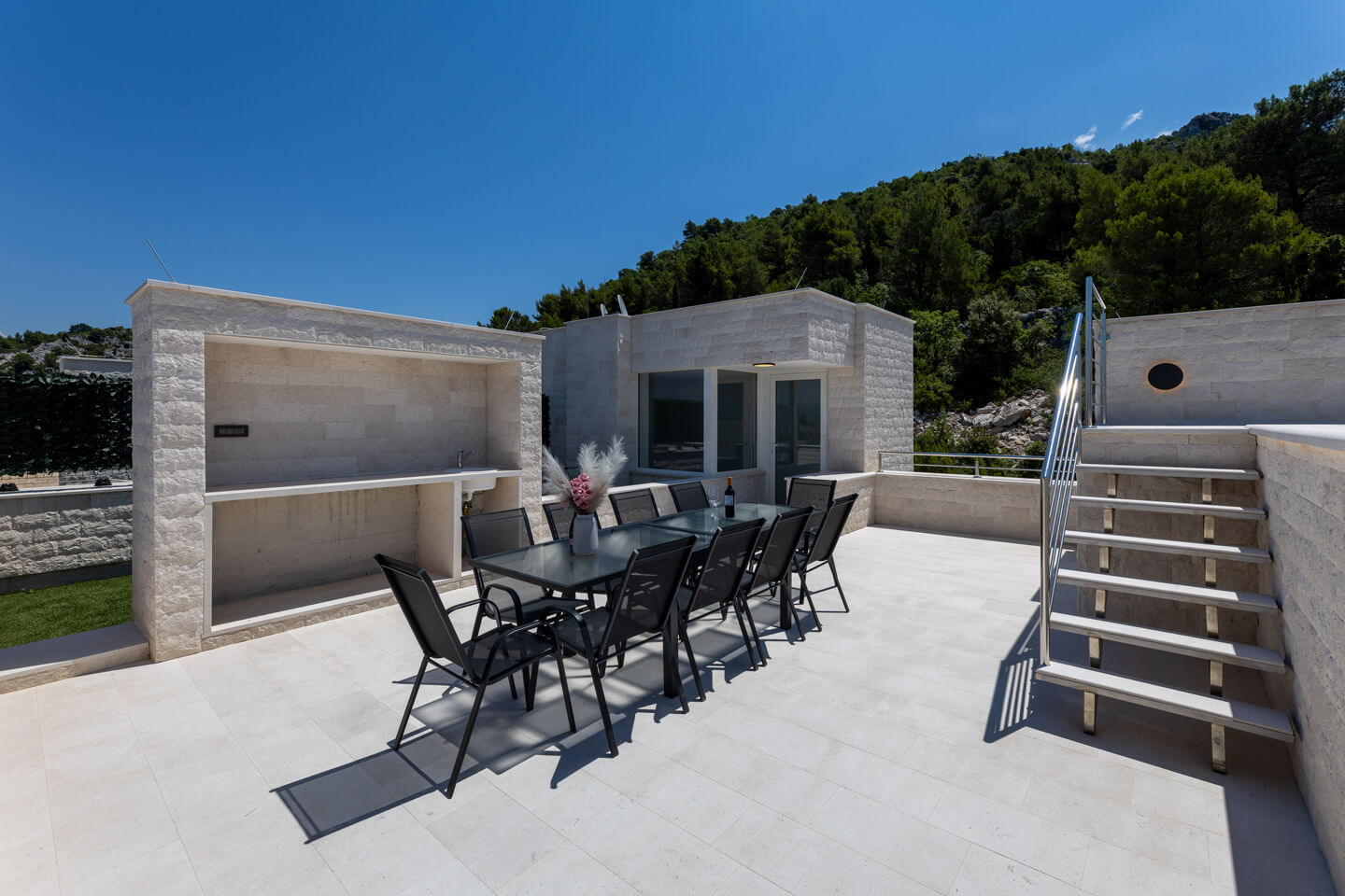 Roof terrace dining and BBQ