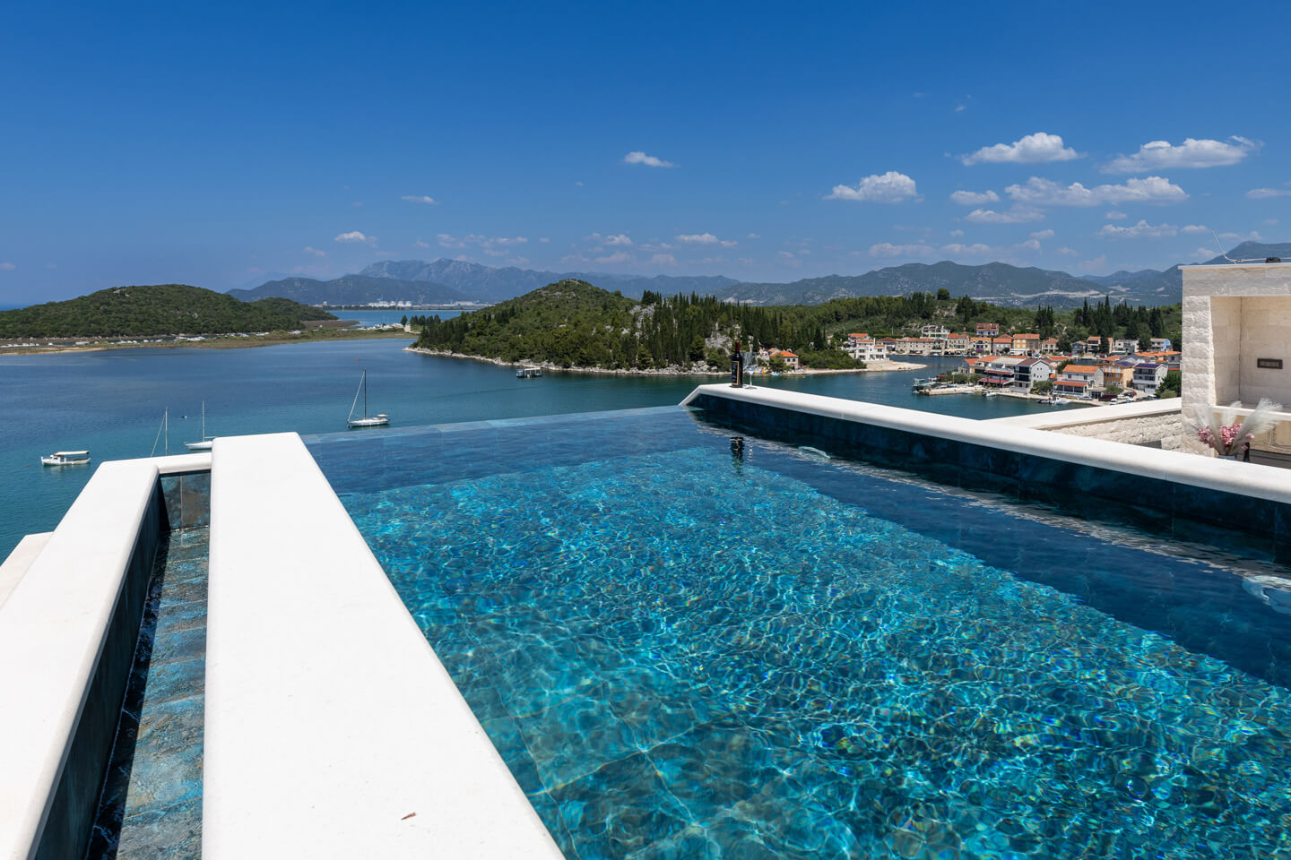 Roof terrace pool with sea view
