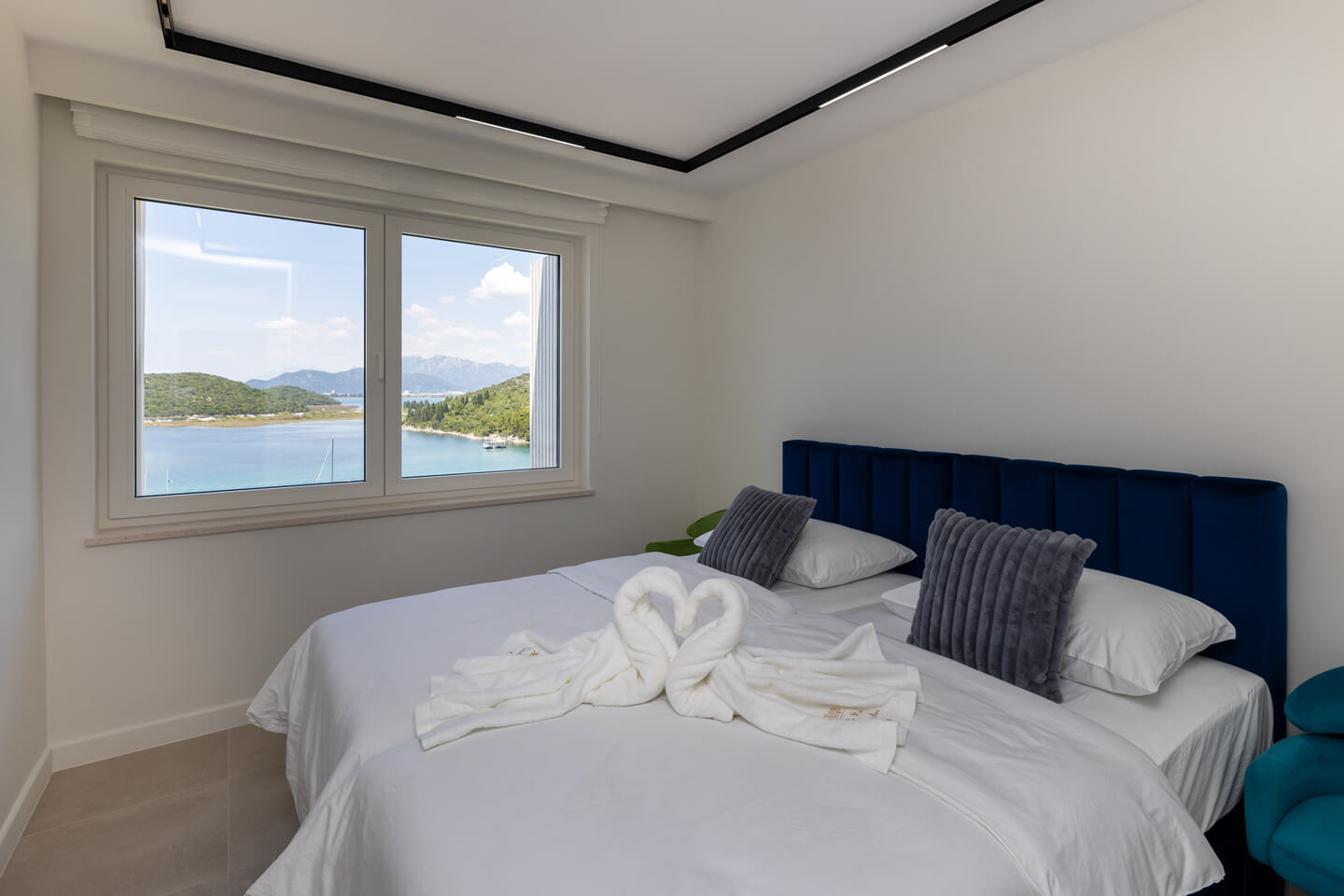 Second floor bedroom 2 with sea view