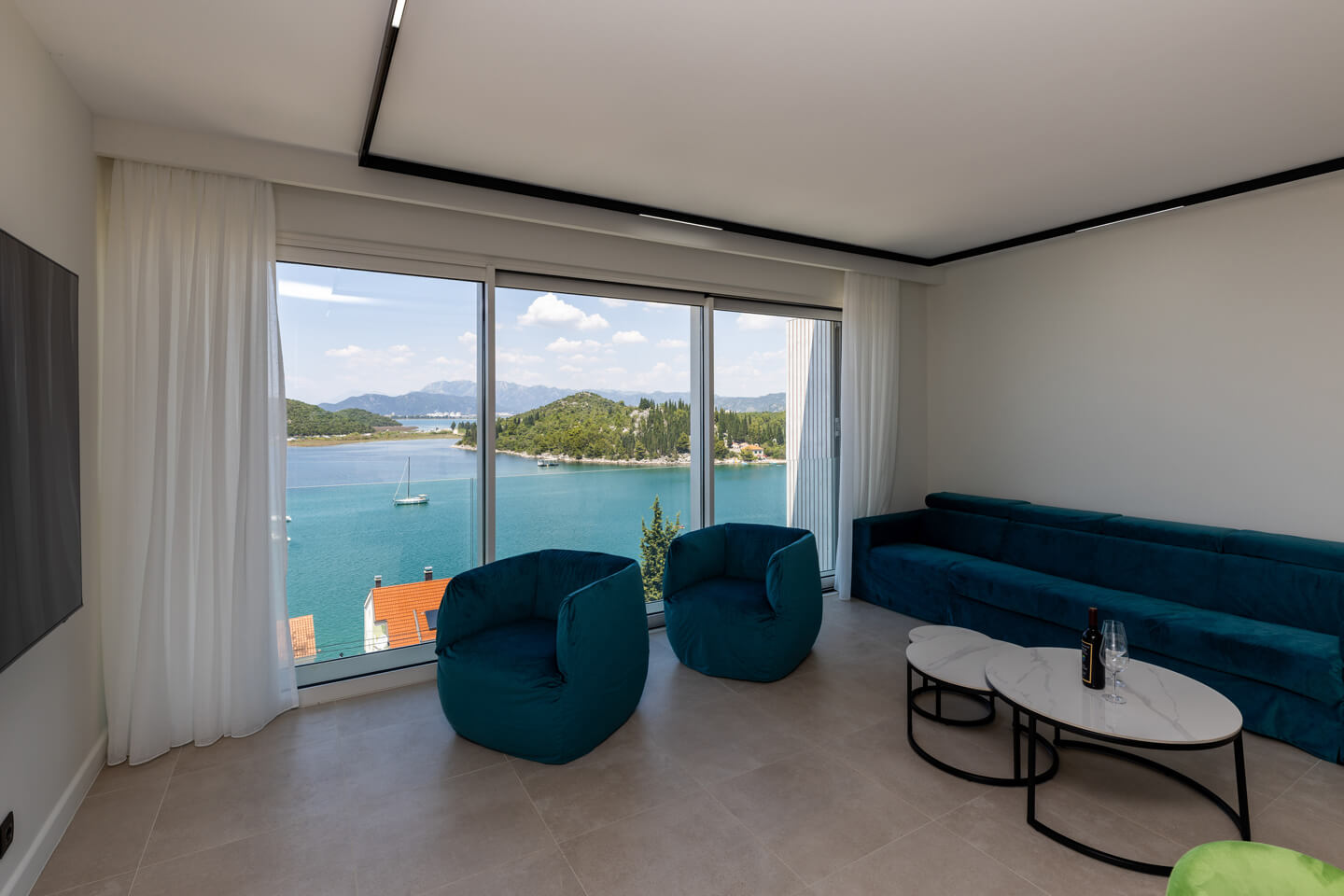 Second floor living area with sea view