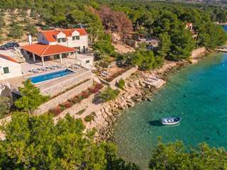 Luxury Beach Villa Milna