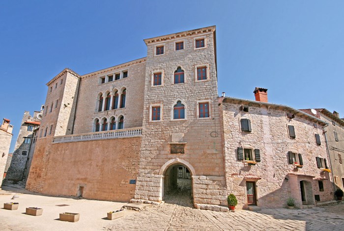 Bale centre