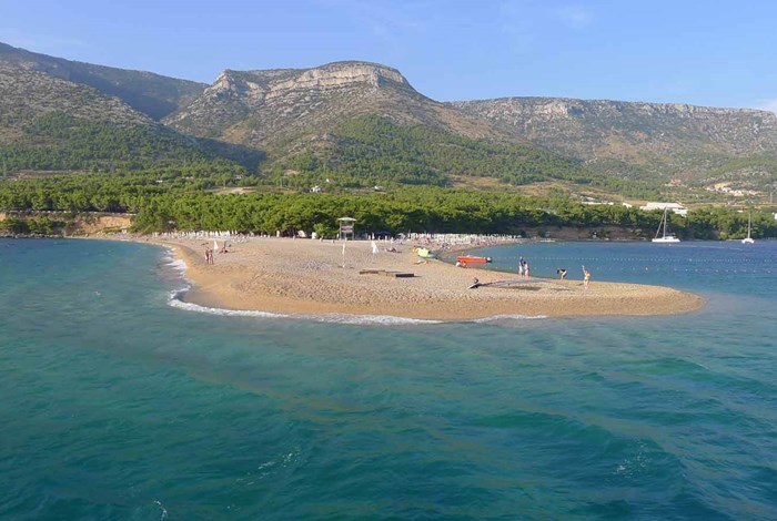 The tip of the Golden Horn beach