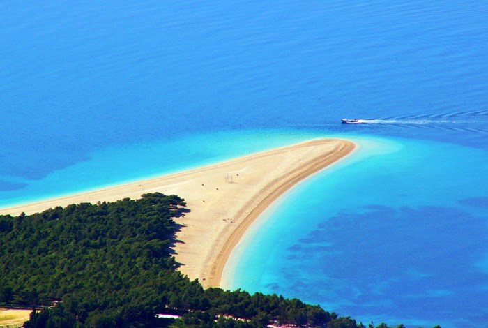Golden Horn beach, Bol