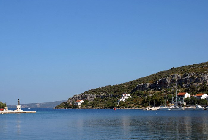 Bay on Drvenik Veli