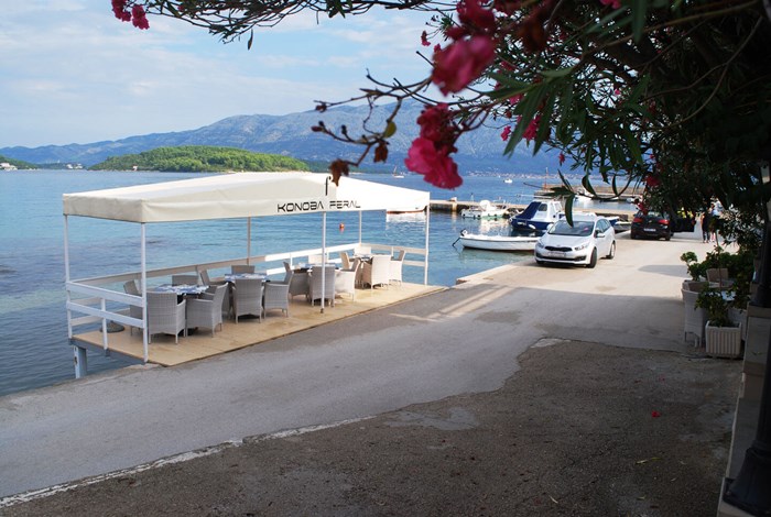 Seafront cafe in Lumbarda