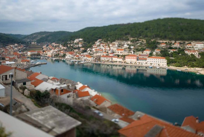 Bay and harbour at Pucisca