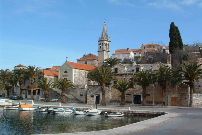 The pretty village of Splitska