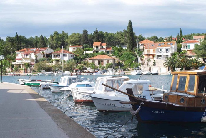 Stari Grad harbour