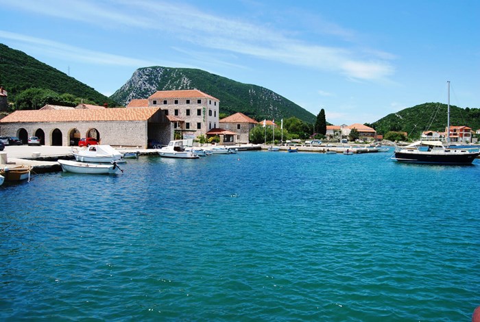 Maili Ston harbour