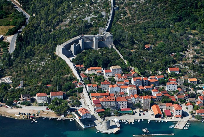 Mali Ston castle and village