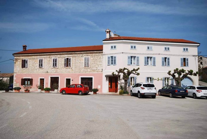 Tinjan centre