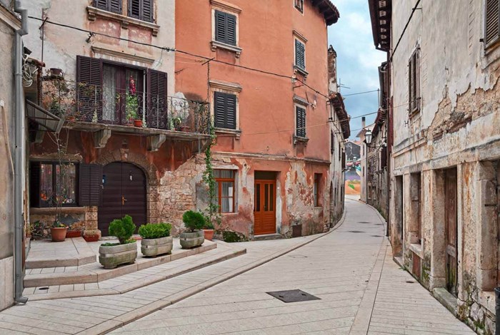 Vodnjan street scene