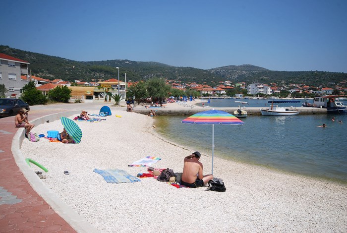 Beach in the bay of Vinisce 