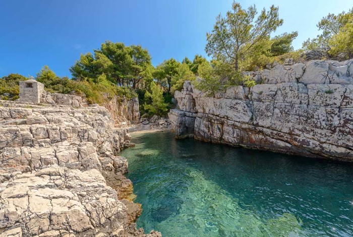 A tiny cove on Drvenik Veli