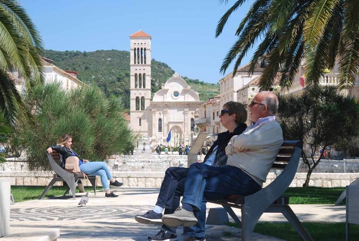 Relaxing in the shade - Hvar town